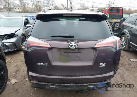2017 Toyota Rav4 Xle z USA, uszkodzony, nr VIN 2T3RFREV3HW691059